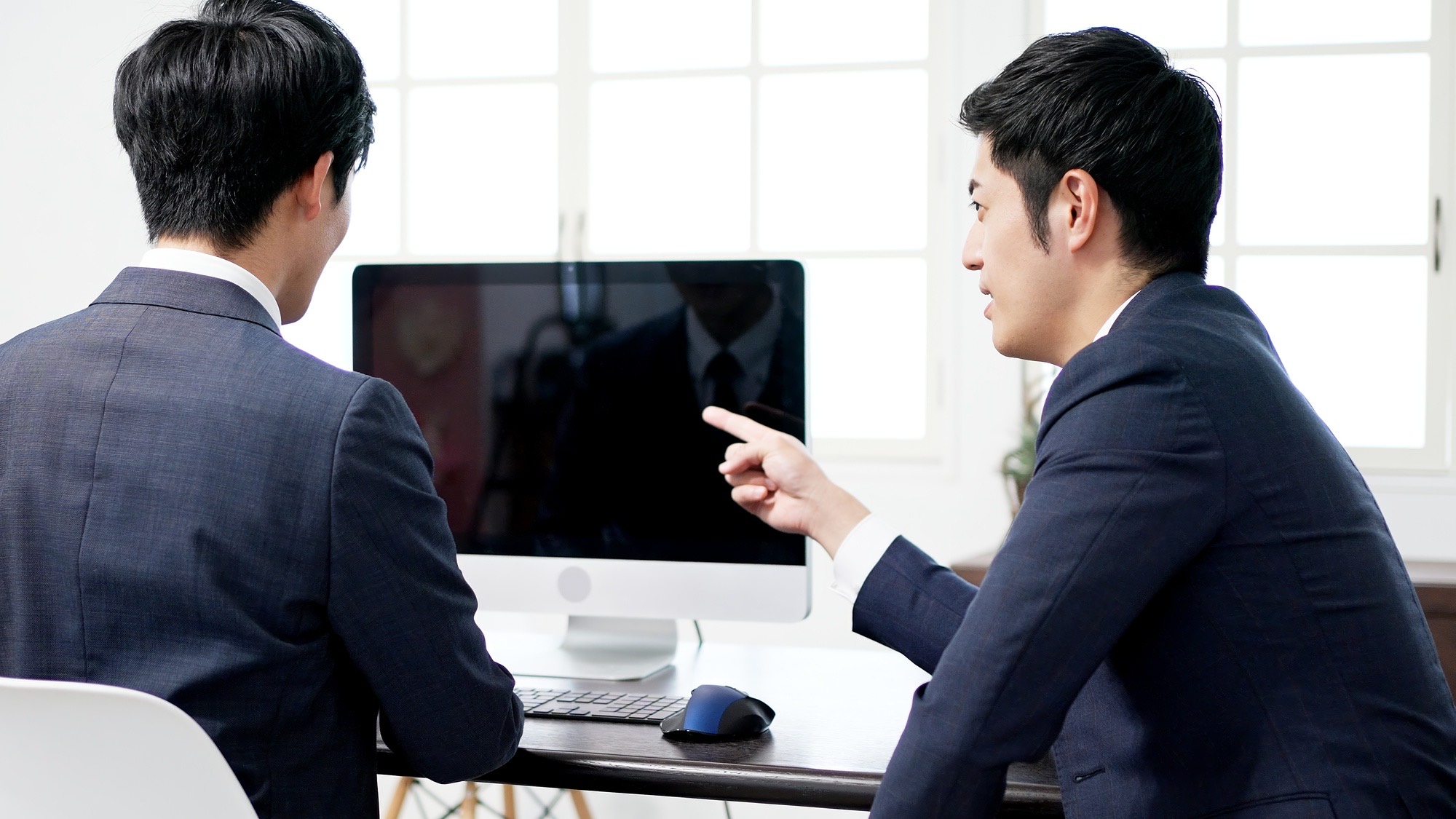 経営者と同じ画面を見ながらデータで伴走するマークレスト
